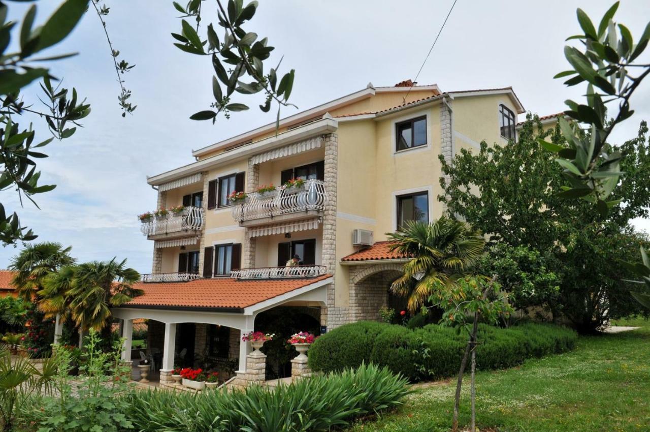 Готель Haus Liliana Tar-Vabriga Екстер'єр фото