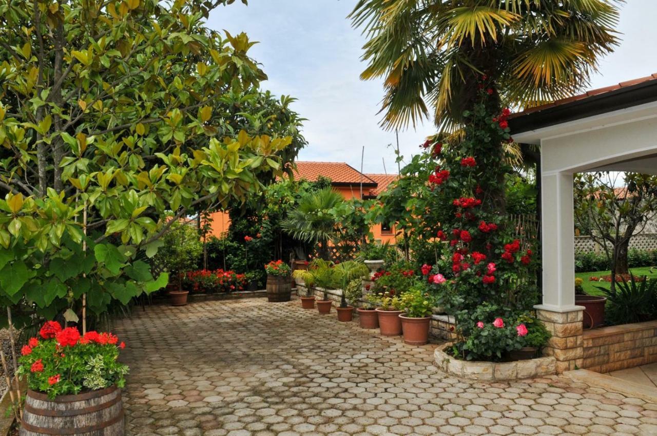 Готель Haus Liliana Tar-Vabriga Екстер'єр фото